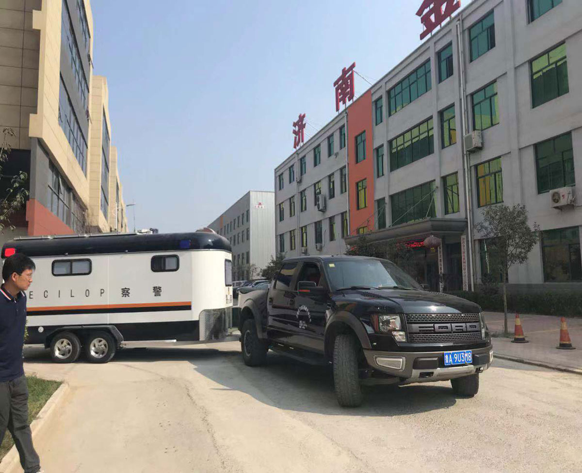 移動(dòng)警務(wù)車