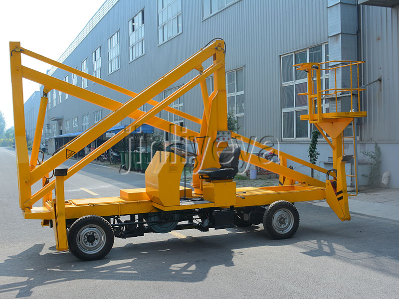 折臂式高空作業(yè)車